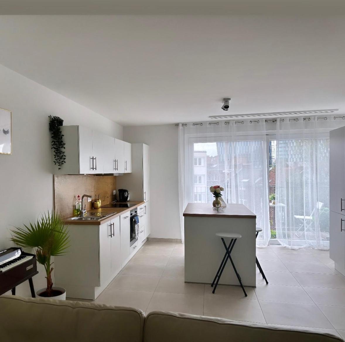 2 Bedrooms Luxury Apartment - Guillemins Liège Exterior foto